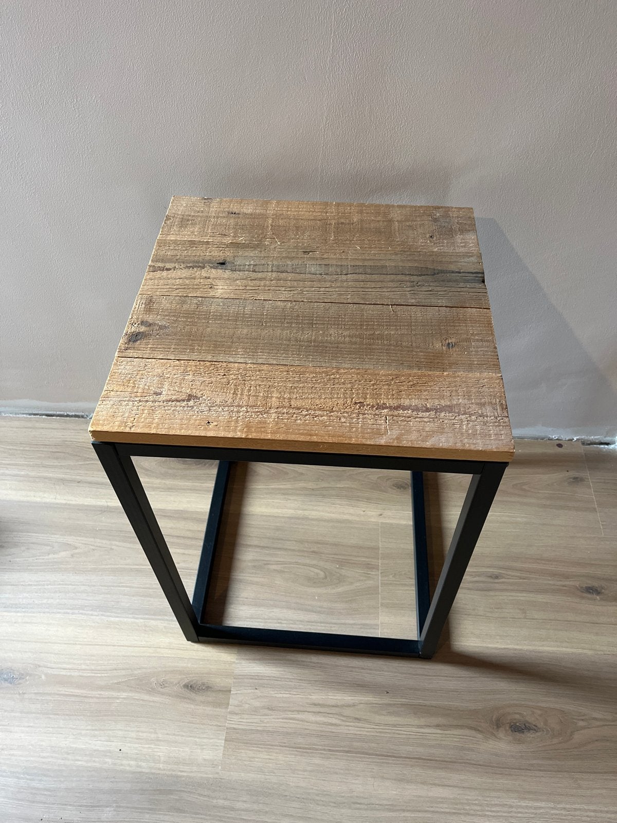 Industrieel bijzettafeltje - perfect voor planten, Minder dan 55 cm, Gebruikt, Vierkant, Hout