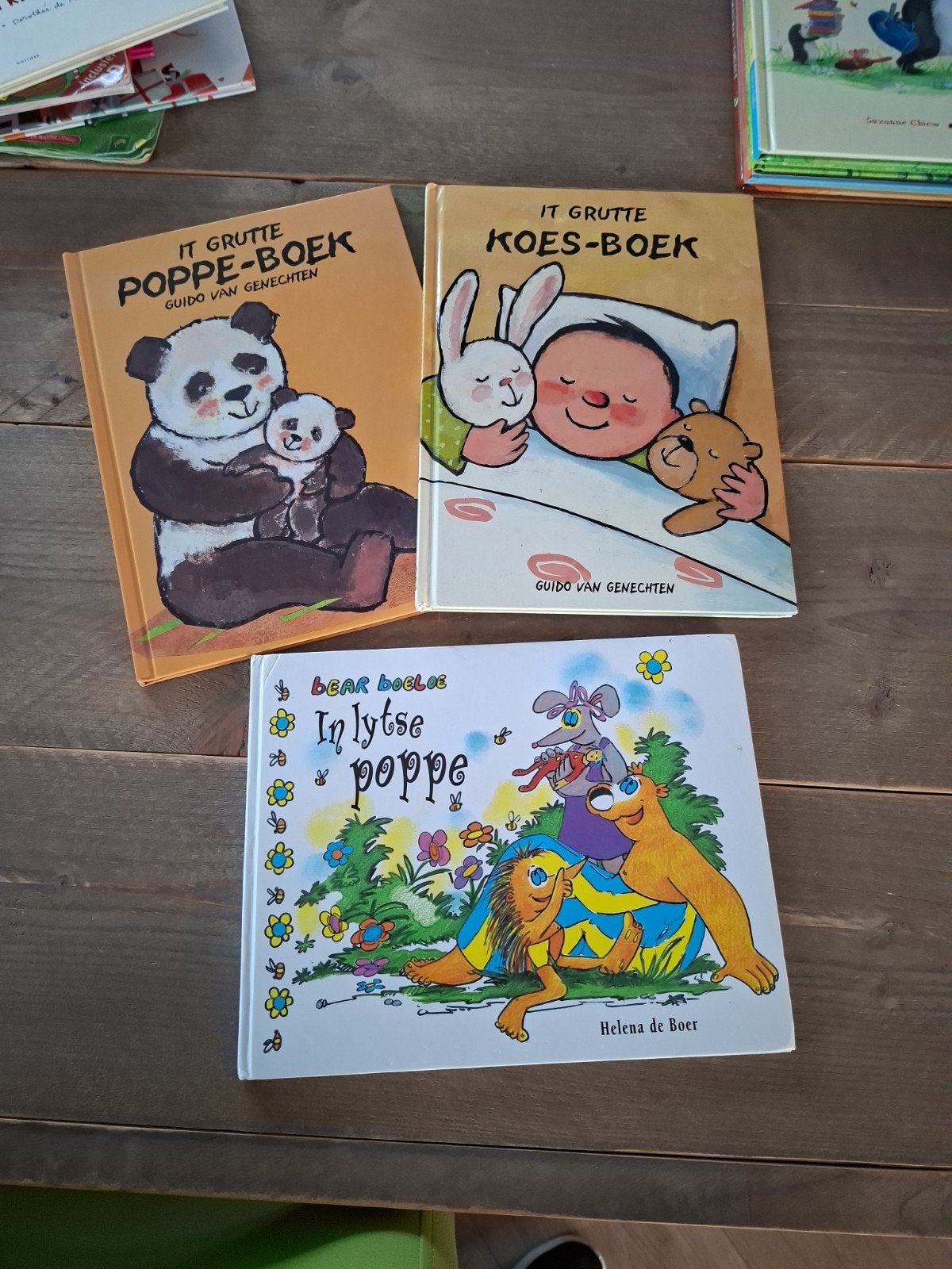 3 Friese kinderboeken: It Poppe-boek, Koes-boek, In L, Ophalen, Zo goed als nieuw, Guido van Genechten, Helena de Boer