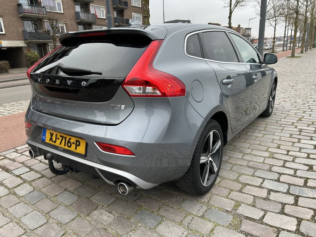 Volvo V40 1.5 T3 Polar+ Sport R design Panodak navi ecc, 4 cilinders, 700 kg, Origineel Nederlands, Bedrijf