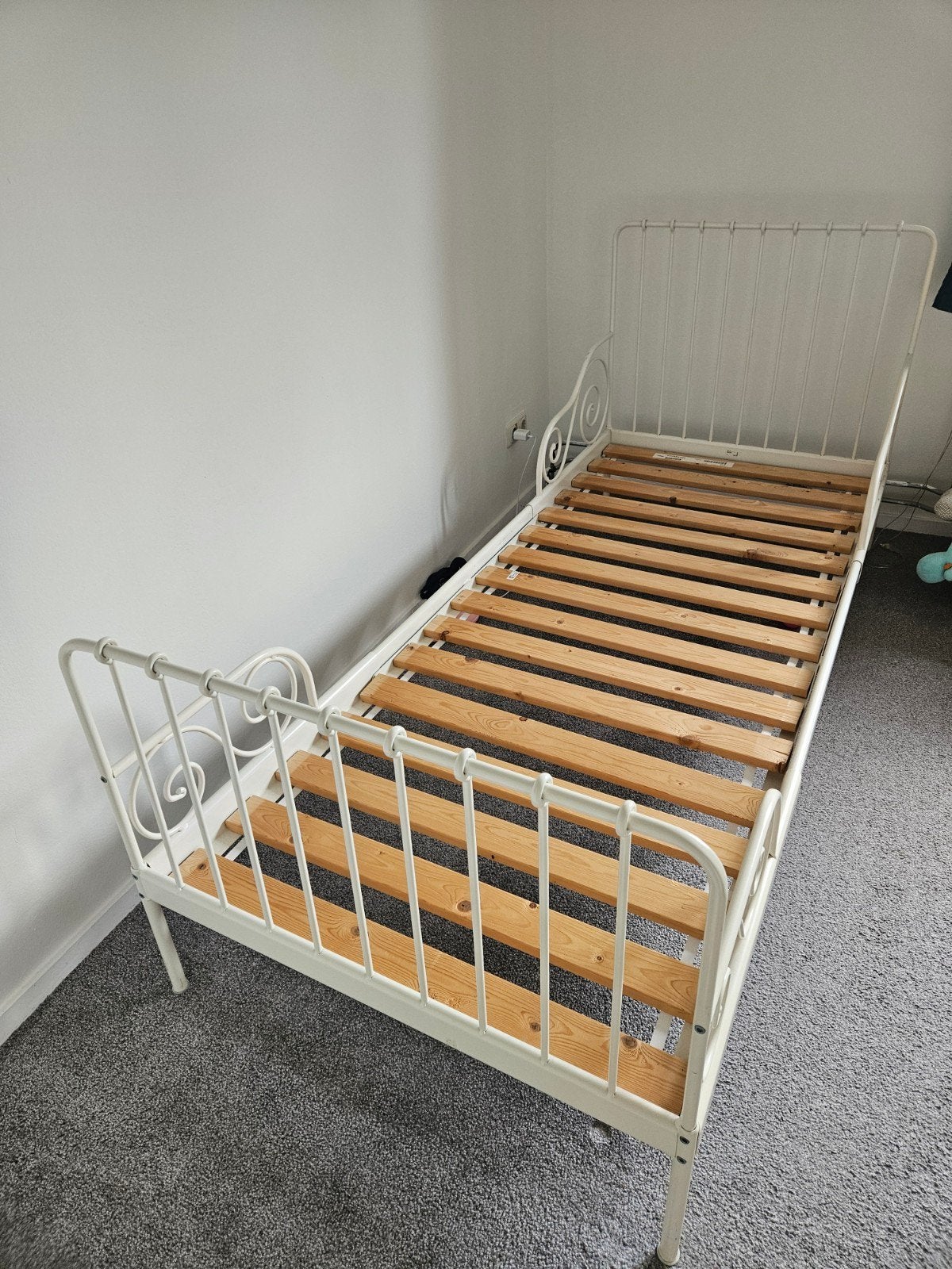 IKEA MINNEN uitschuifbaar bed wit, 80x200 cm met lattenbodem, Ophalen, Eenpersoons, Wit, 80 cm