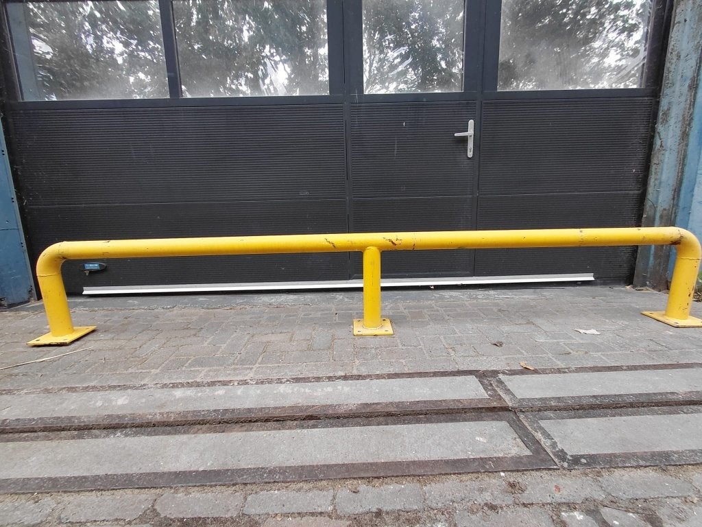 Gele stalen aanrijdbeveiliging 348 x 50 cm, Ophalen of Verzenden, Gebruikt, 250 mm of meer, Overige typen