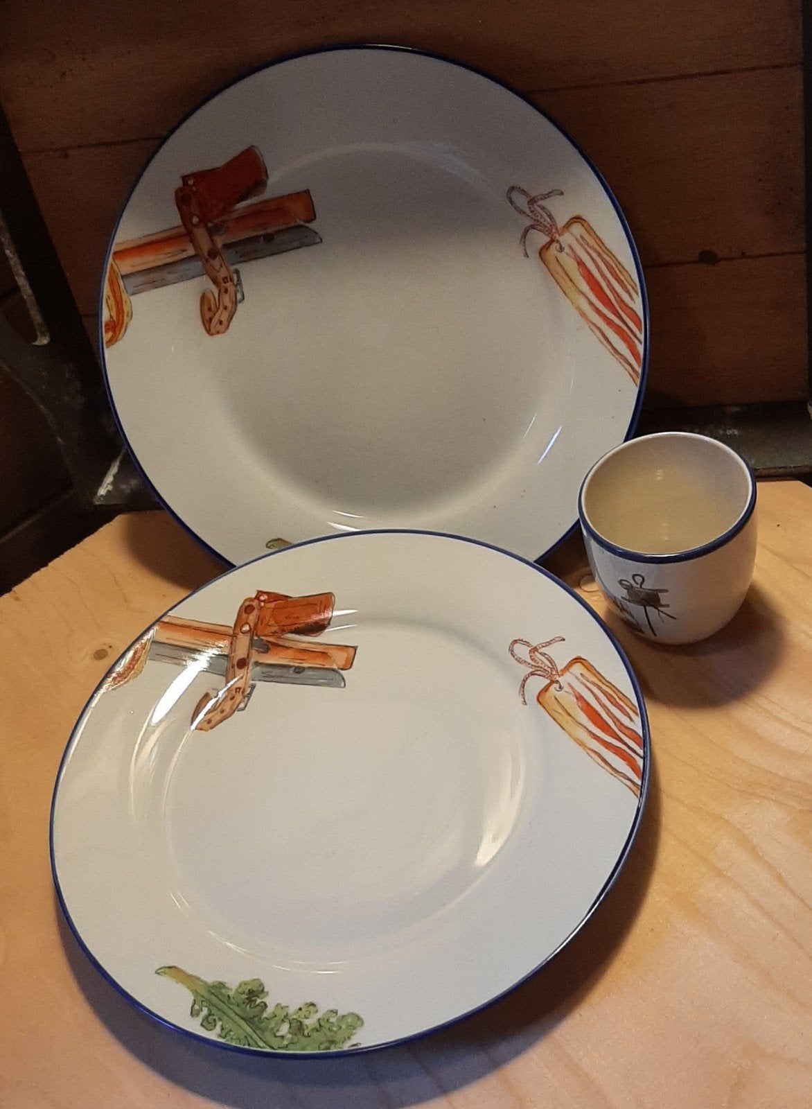 Alie Kruse-Kolk 2 dinerborden en mok schaatsen, Ophalen of Verzenden, Porselein, Overige stijlen, Bord(en)
