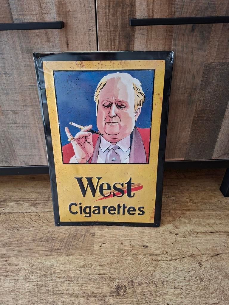 Vintage West Cigarettes reclamebord - 39x60 cm, Ophalen of Verzenden, Gebruikt, Reclamebord