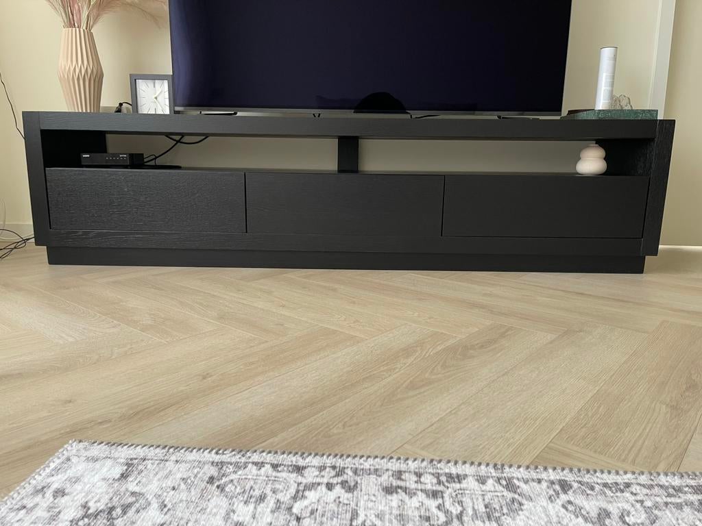 Richmond oakura tv meubel in zeer goede staat, Huis en Inrichting, Kasten | Televisiemeubels, Ophalen, 150 tot 200 cm, Zo goed als nieuw