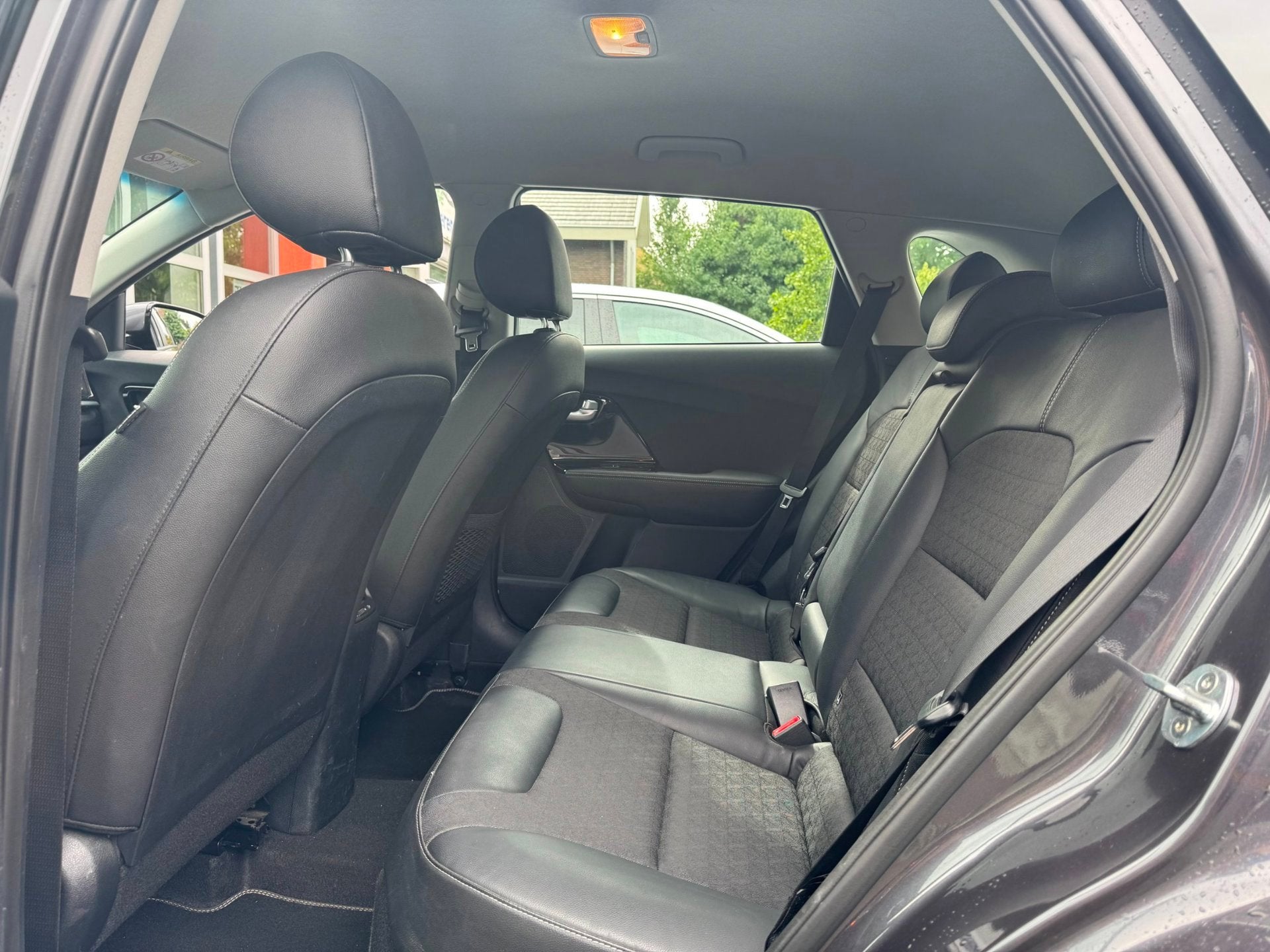 Foto 13 van Kia Niro 1.6 GDi Hybrid DynamicLine | All Season | Volledig