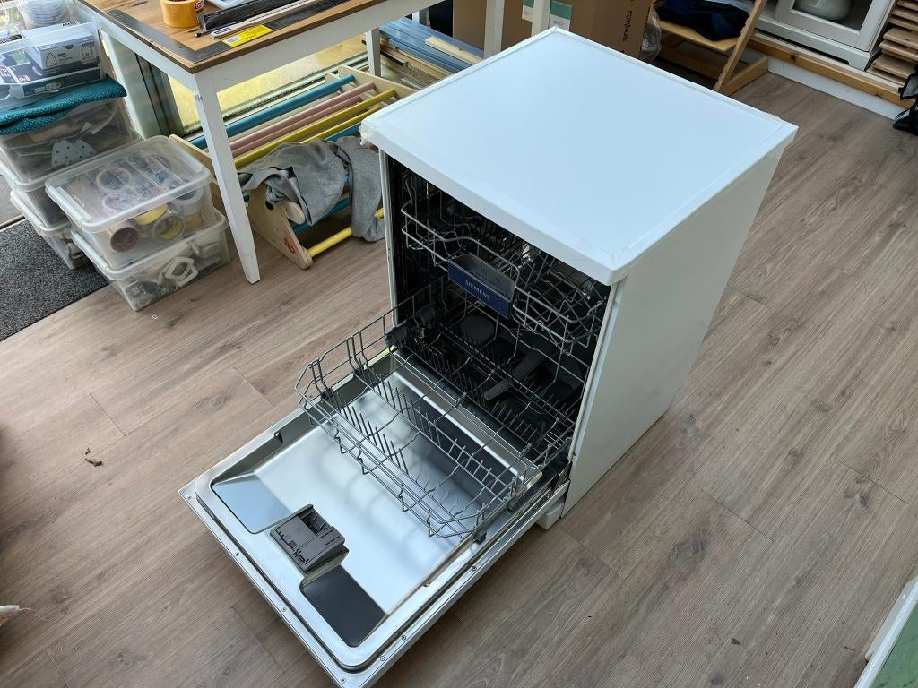 Vrijstaande vaatwasser Siemens SN236W01IEB IQ300, Witgoed en Apparatuur, Vaatwasmachines, Gebruikt, Vrijstaand, Minder dan 85 cm