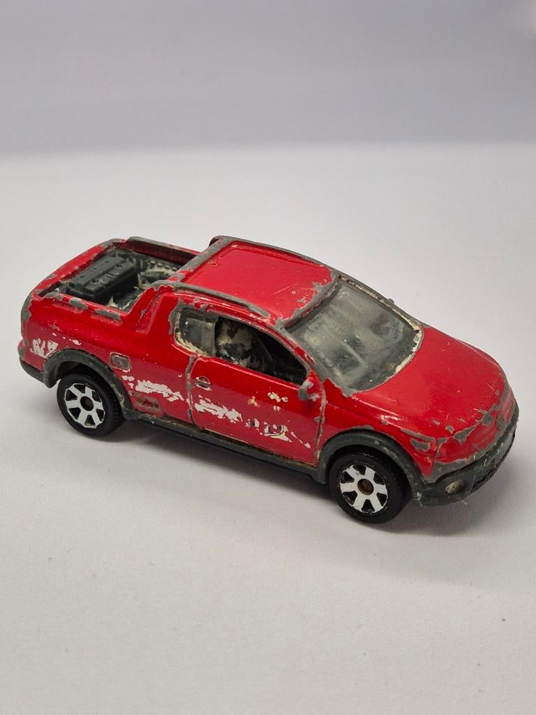 Matchbox Volkswagen Saveiro Cross 2011, Ophalen of Verzenden, Gebruikt, Auto