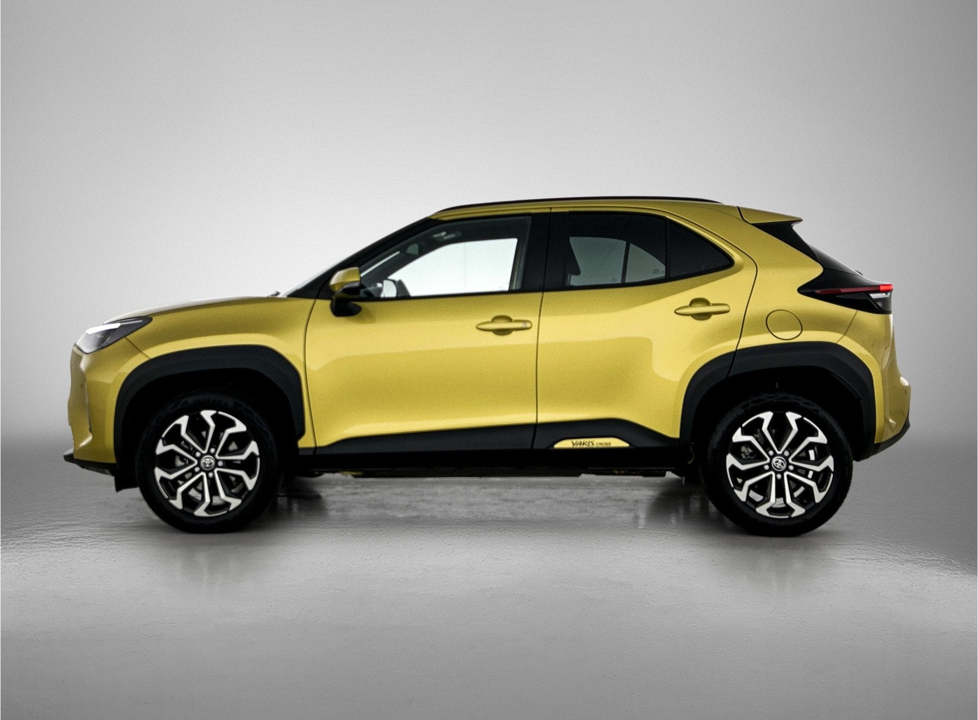 Toyota Yaris Cross 1.5 Hybrid Dynamic + Limited | Apple Carp, 12 maanden, Stof, Gebruikt, Overige kleuren