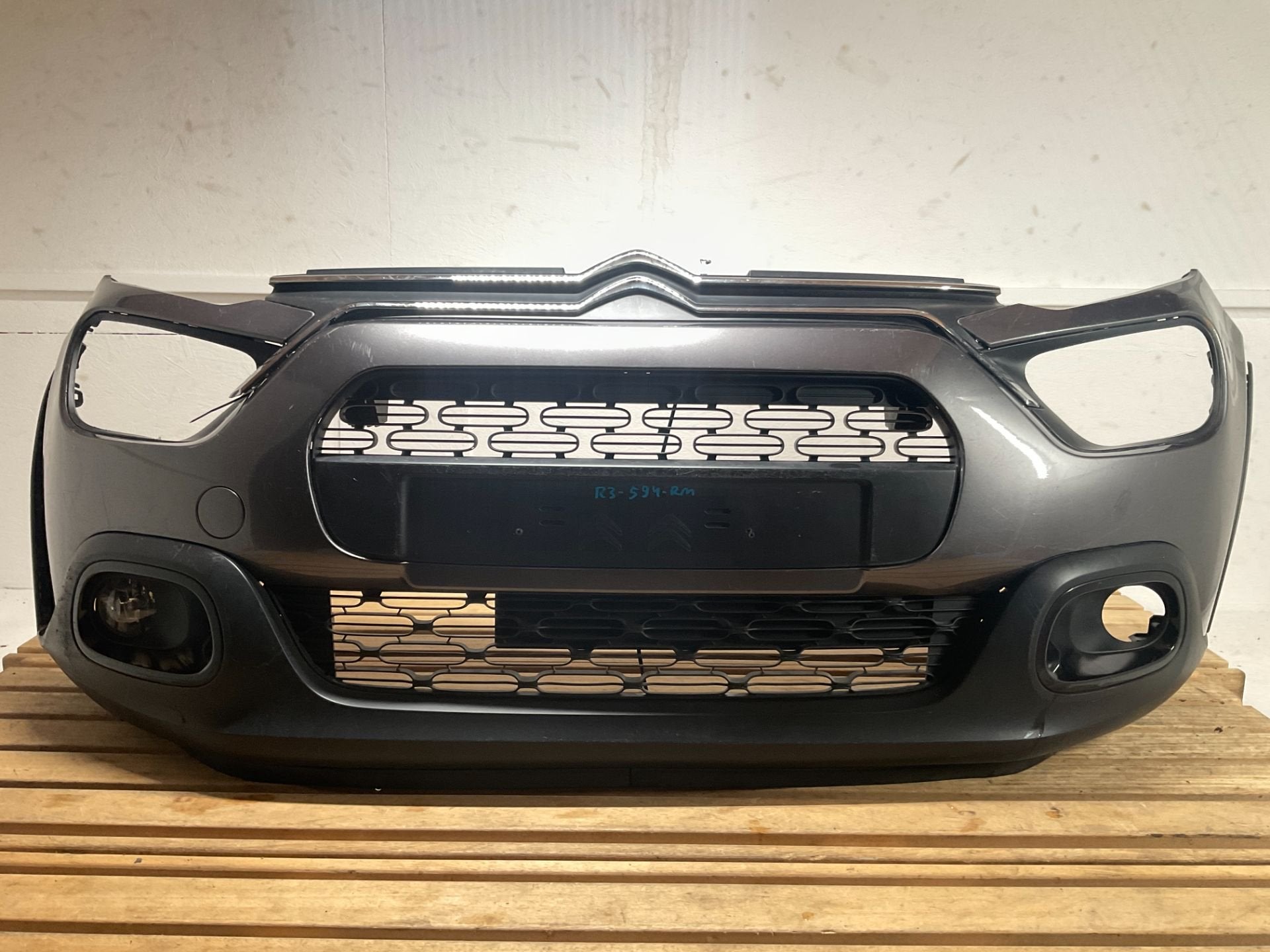 Bumper Citroen C3 9833503480 21-24 Voorbumper R3-594-Rm, Gebruikt, Citroën, Stellantis N.V., Ophalen of Verzenden