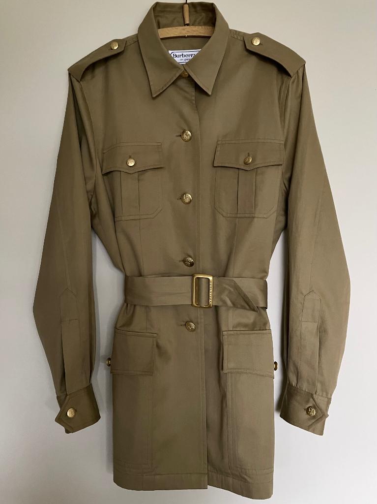 kaki katoenen blousejasje van Burberrys, Verzenden, Maat 42/44 (L), Nieuw, Burberry