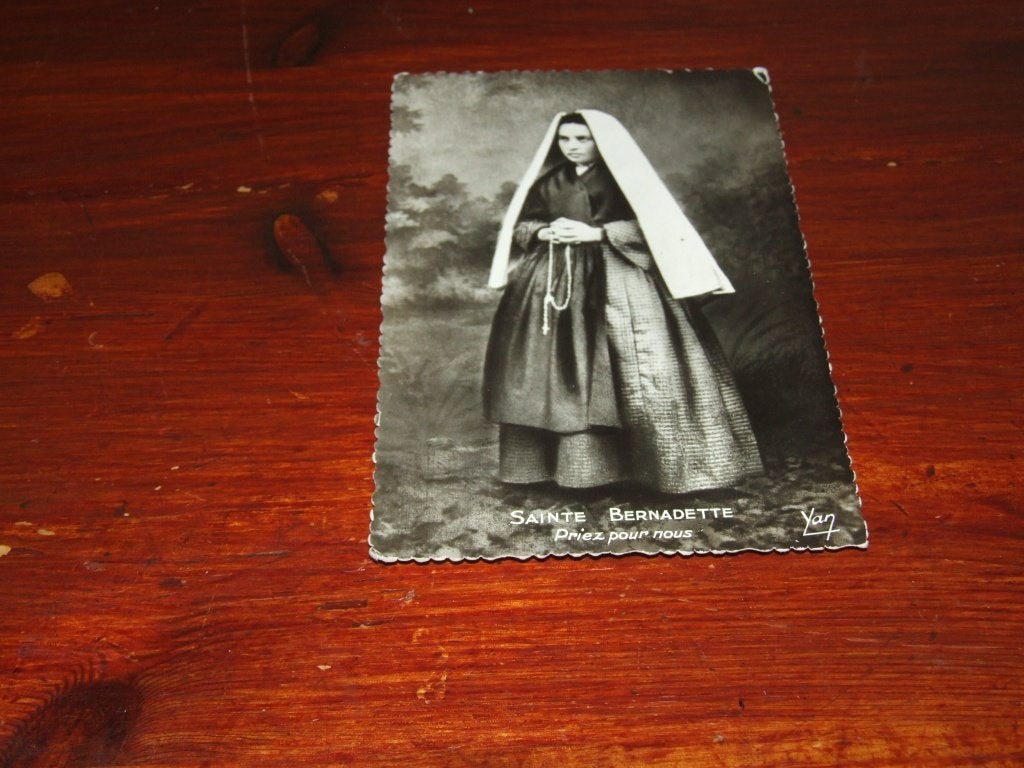 A146-Oude Ansichtkaart: Sainte Bernadette Soubirous, Lourdes, Verzenden, 1940 tot 1960, Gelopen, Frankrijk