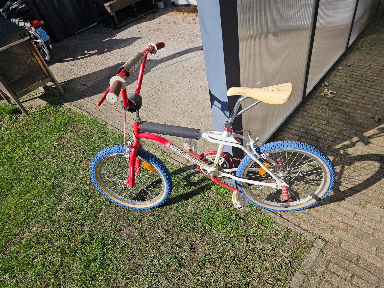 Vintage Super Rider BMX Fiets - Rood/Wit met Blauwe Banden, Fietsen en Brommers, Fietsen | Crossfietsen en BMX, Ophalen, Staal