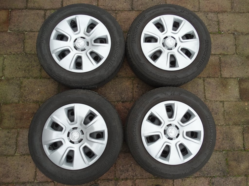 Skoda Kamiq 4 complete wielen met wieldoppen, Auto-onderdelen, Banden en Velgen, Ophalen, Gebruikt, 16 inch, Banden en Velgen