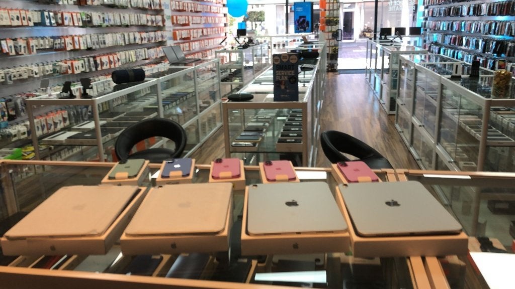 ipad 11  - ipad 2025 - ipad A16 -  iphone 17 pro - 16 pro, Ophalen, Zo goed als nieuw, Overige typen