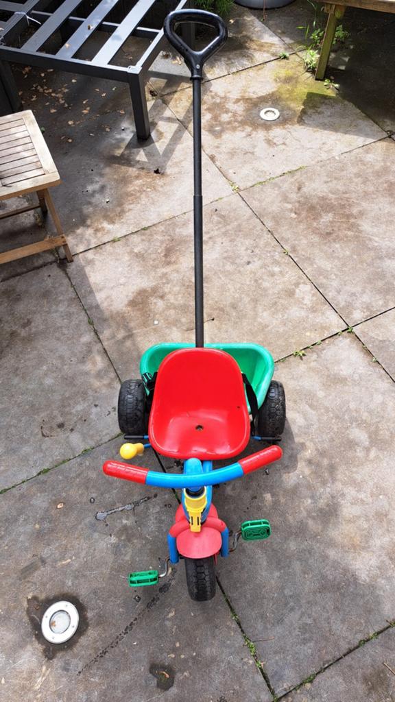 Kinder driewieler met duwstang en bakje, Fietsen en Brommers, Fietsen | Driewielers, Ophalen, Gebruikt, Duwstang, Onbekend