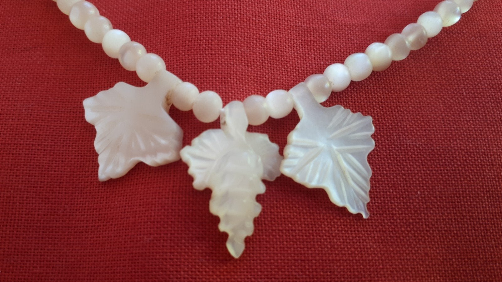 Oude Ketting Parelmoer Druiventros en Blaadjes., Ophalen of Verzenden, Overige materialen, Ketting