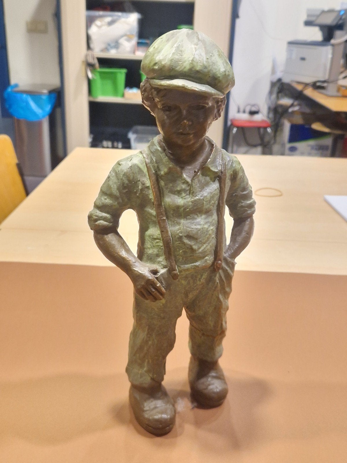Geert Kunen - Jongen met Pet, Ophalen, Gepatineerd, 20 - 50 cm, Beeld