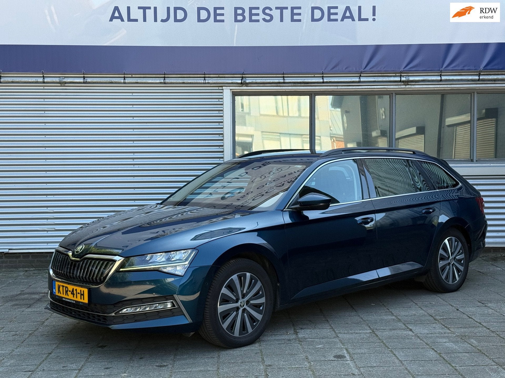 Skoda Superb Combi 1.4 TSI iV Business Edition Plus Plug In, Stof, Gebruikt, Blauw, Hybride Elektrisch/Benzine