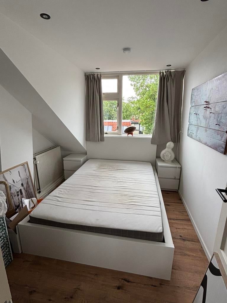 Ikea MALM bed en nachtkastjes + matras, Huis en Inrichting, Slaapkamer | Bedden, Ophalen, Gebruikt, 140 cm, Twijfelaar