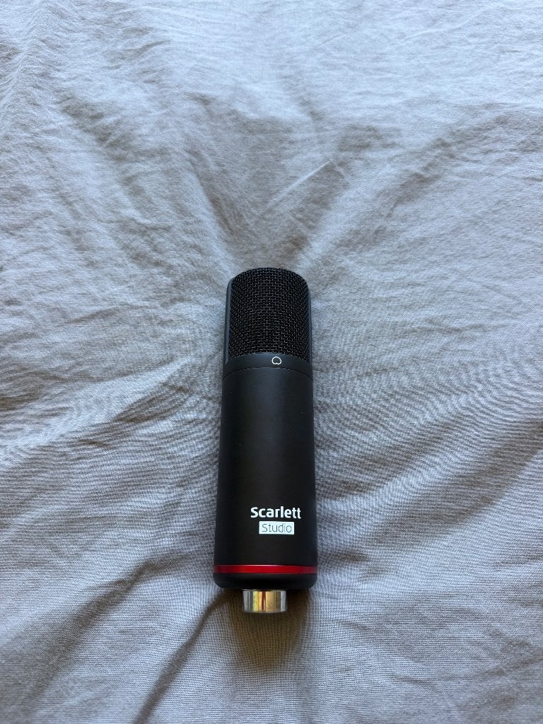 Scarlett studio cm25 mklll mic met arm, Ophalen of Verzenden, Gebruikt, Studiomicrofoon