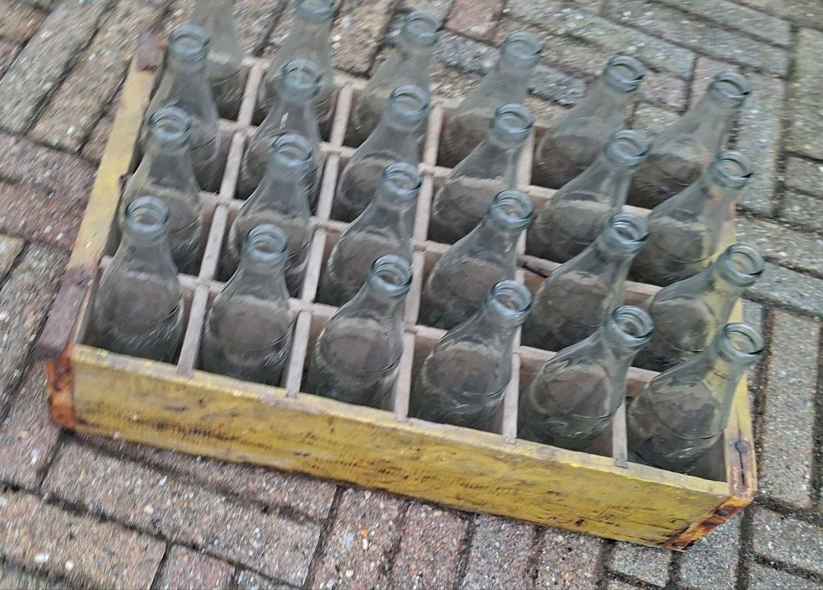 Vintage Coca-Cola flessenkrat met 24 lege flessen, Ophalen