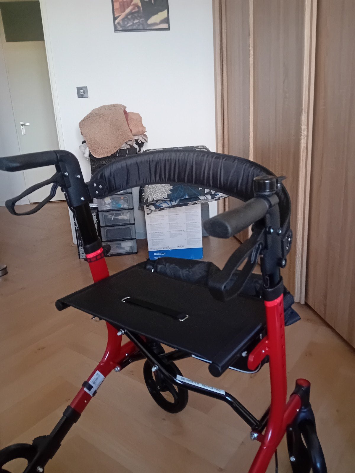 Rode rollator, Ophalen, Opvouwbaar, Zo goed als nieuw