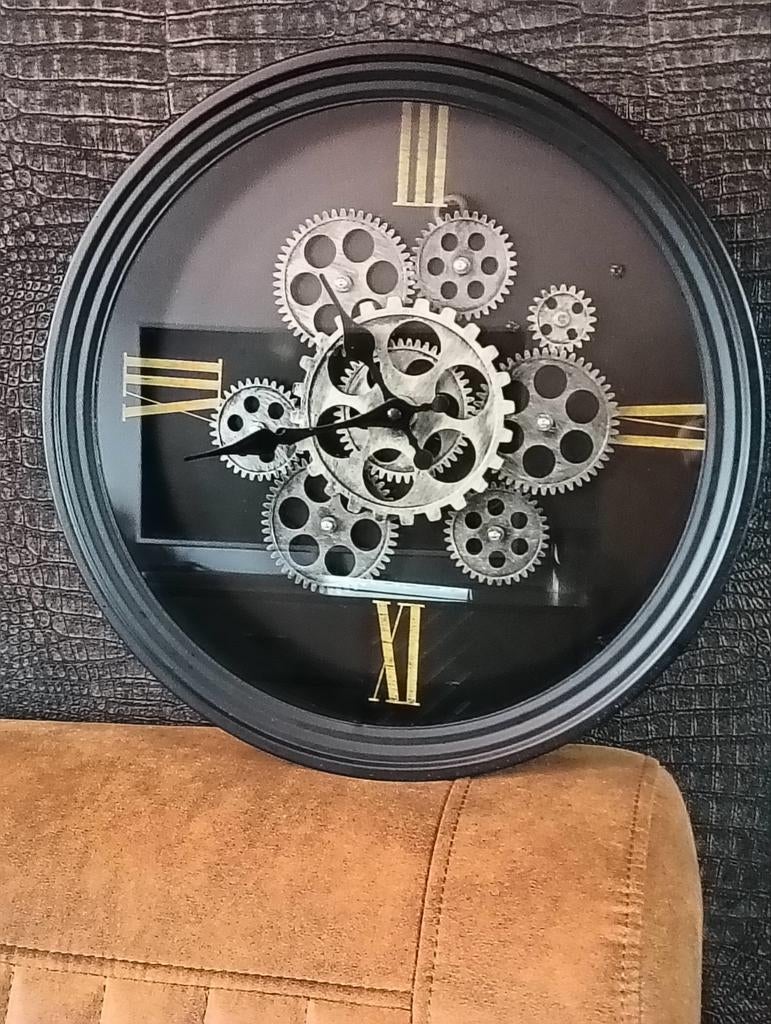 Industriële klok, Ophalen, Wandklok