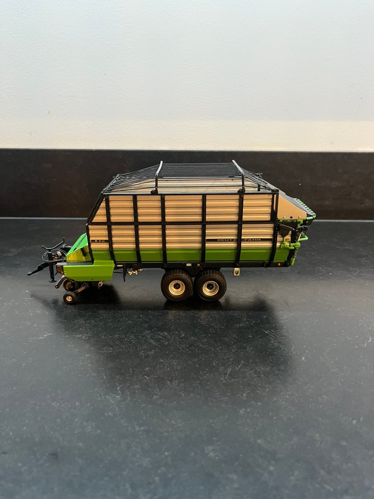 Opraapwagen Deutz, Hobby en Vrije tijd, Modelauto's | 1:32, Ophalen of Verzenden, Zo goed als nieuw, Tractor of Landbouw, Universal Hobbies