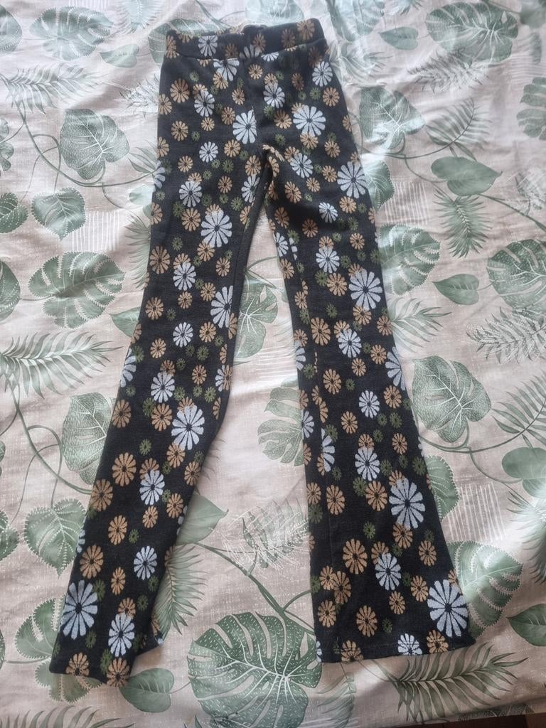 Zwarte broek met bloemenprint, Kleding | Dames, Broeken en Pantalons, Zwart, Ophalen of Verzenden, Maat 34 (XS) of kleiner, Lang