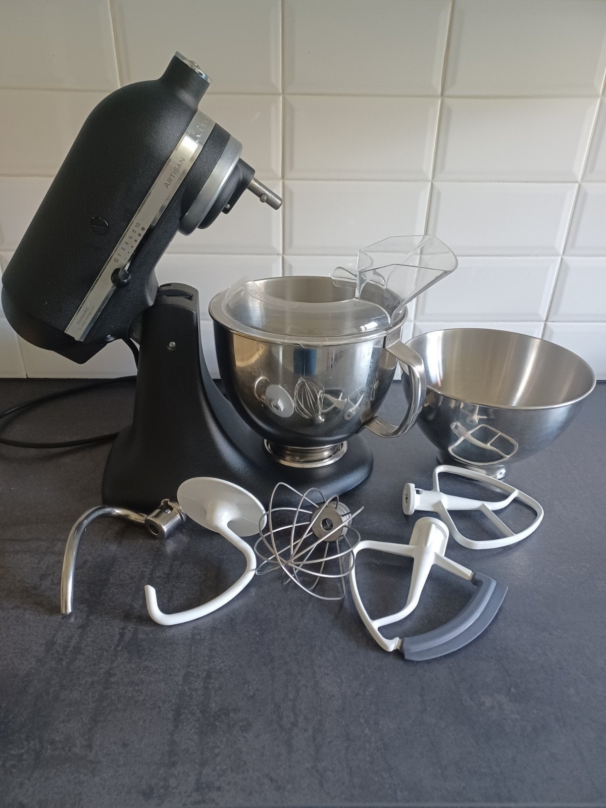 KitchenAid Artisan Keukenmixer - Zwart met extra kom, 4 liter of meer, 3 snelheden of meer, Ophalen of Verzenden, Zo goed als nieuw