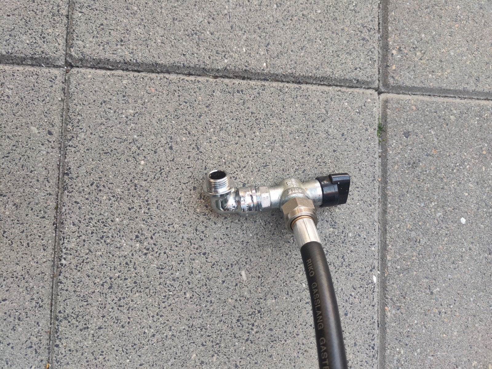 Gasslang met hoekstuk en kraan, Ophalen, Zo goed als nieuw