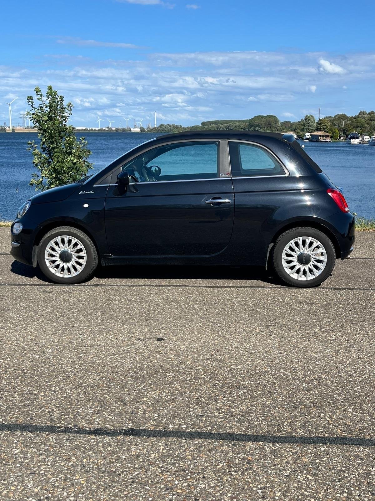 Fiat 500 1.0 Dolcevita Cabriolet Hybride 2022 Zwart, Auto's, Fiat, 4 stoelen, Zwart, Handgeschakeld, 3 cilinders