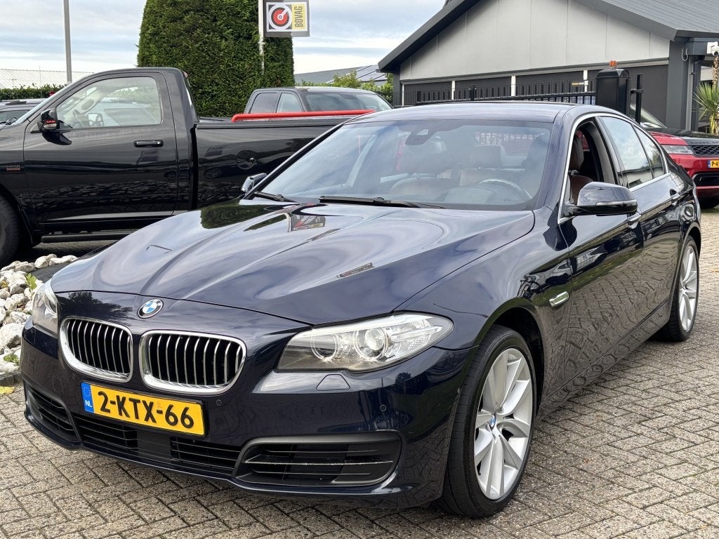 Bmw 5-serie 535I X-Drive High Executive Sedan Facelift 2013, Auto's, Gebruikt, Euro 6, 2000 kg, Blauw