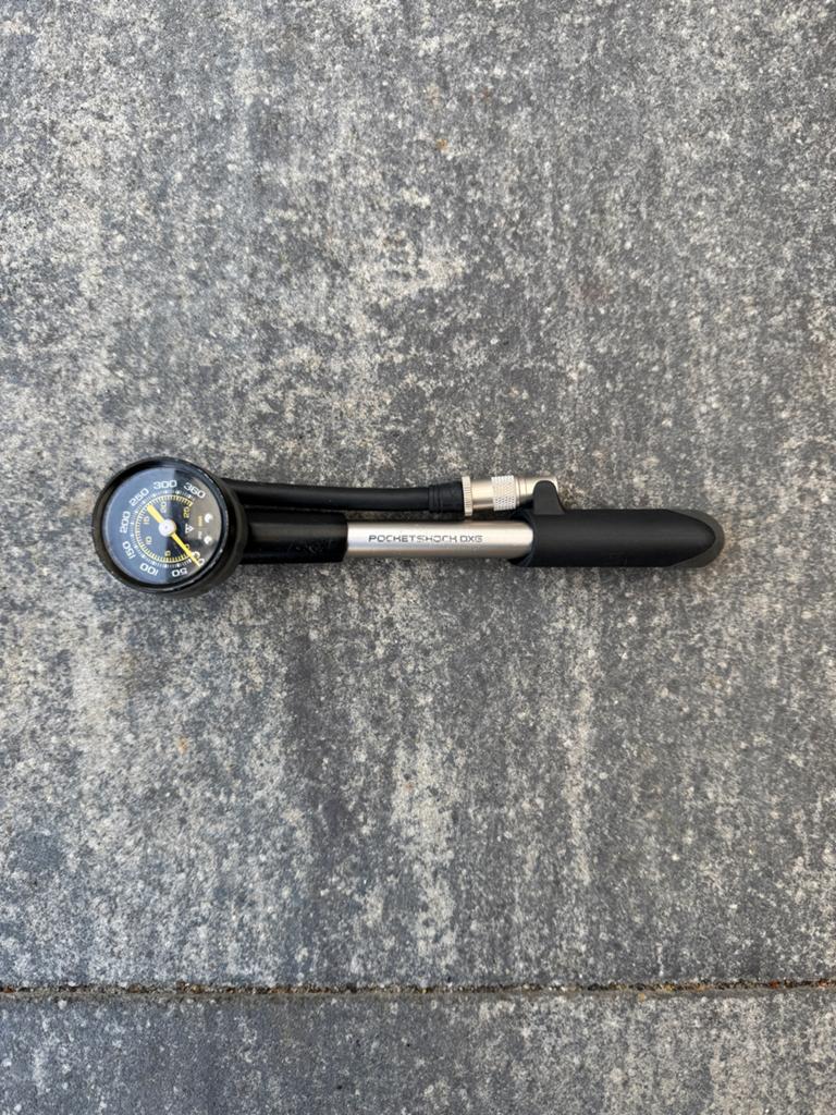 Topeak Pocketshock DXG fiets pomp met drukmeter, Ophalen of Verzenden, Drukmeter, Gebruikt