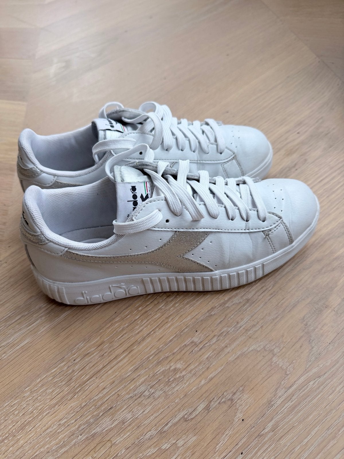 Diadora sneakers maat 40 - heel goed, Ophalen of Verzenden, Zo goed als nieuw, Wit, Sneakers of Gympen