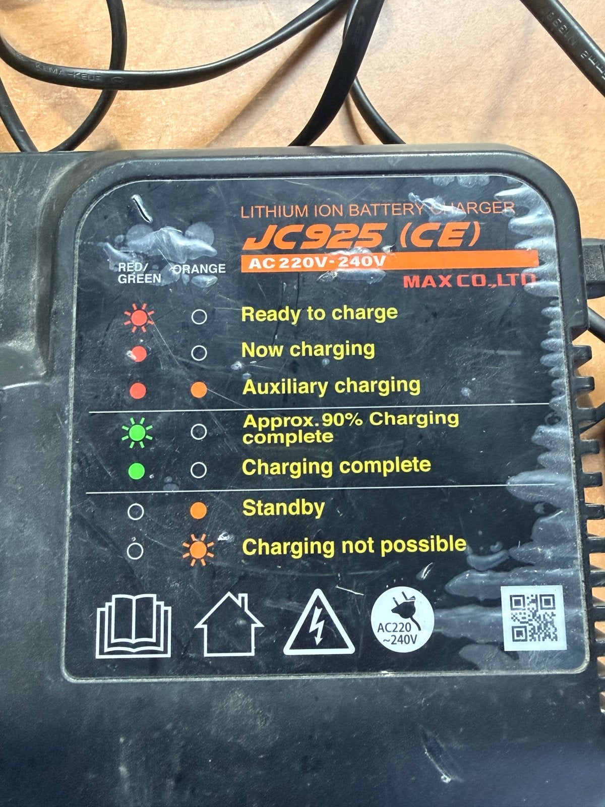 Max Lithium Ion Acculader JC925 (CE) met 2 accu's, Ophalen of Verzenden, Gebruikt
