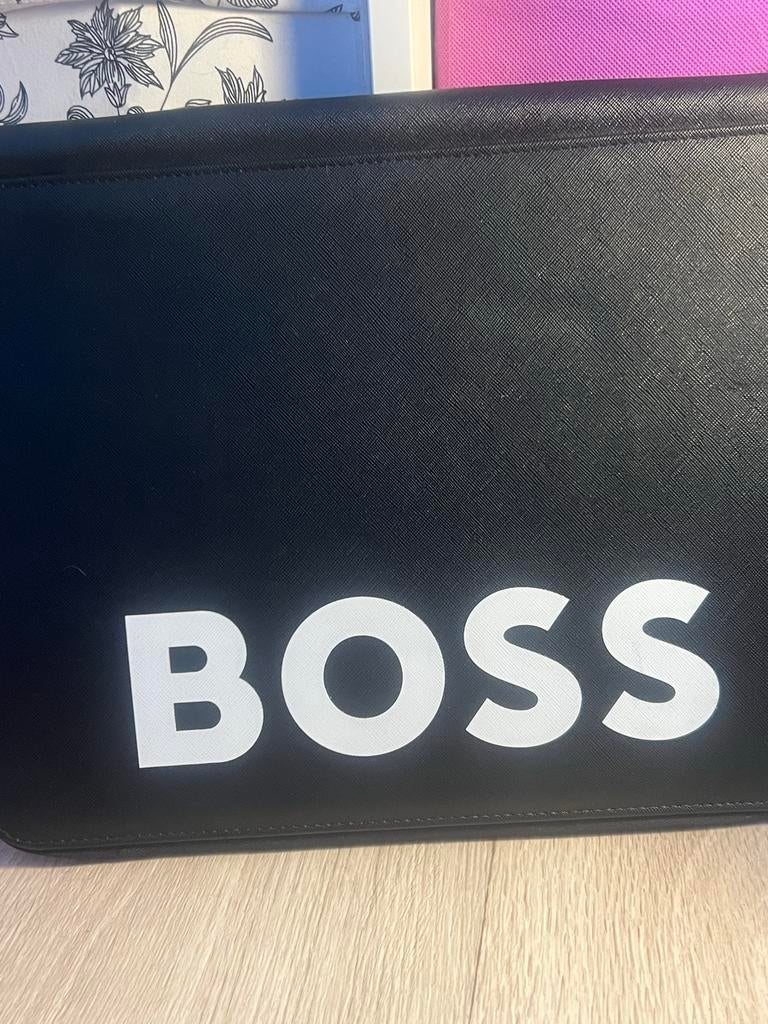 Nieuw BOSS Laptophoes Zwart, Verzenden, 15 inch, Zo goed als nieuw, Aktetas