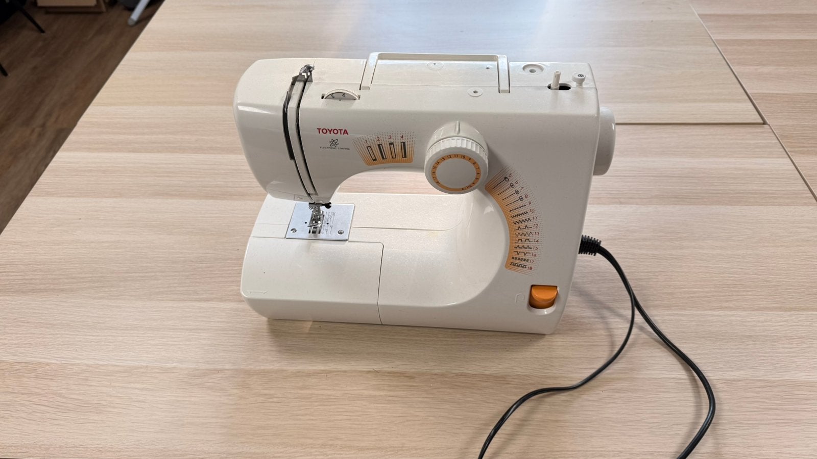 Toyota naaimachine, Ophalen, Zo goed als nieuw, Naaimachine, Overige merken