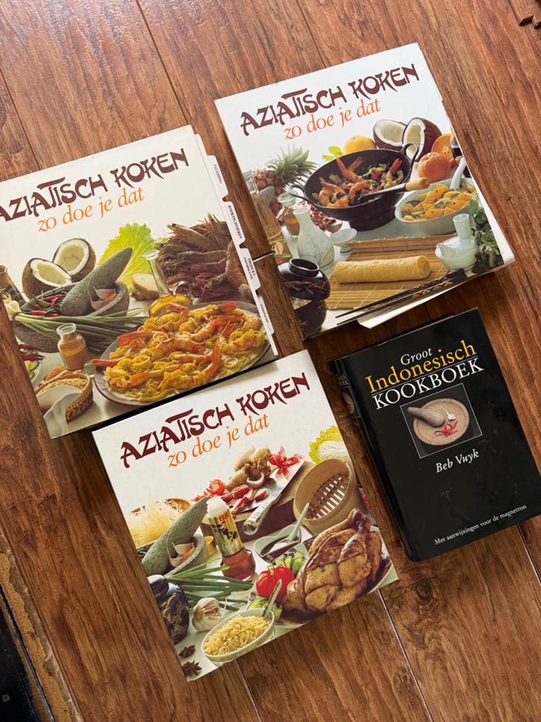 Aziatisch Koken & Groot Indonesisch Kookboek, Boeken, Ophalen of Verzenden, Zo goed als nieuw, Azië en Oosters, Voorgerechten en Soepen