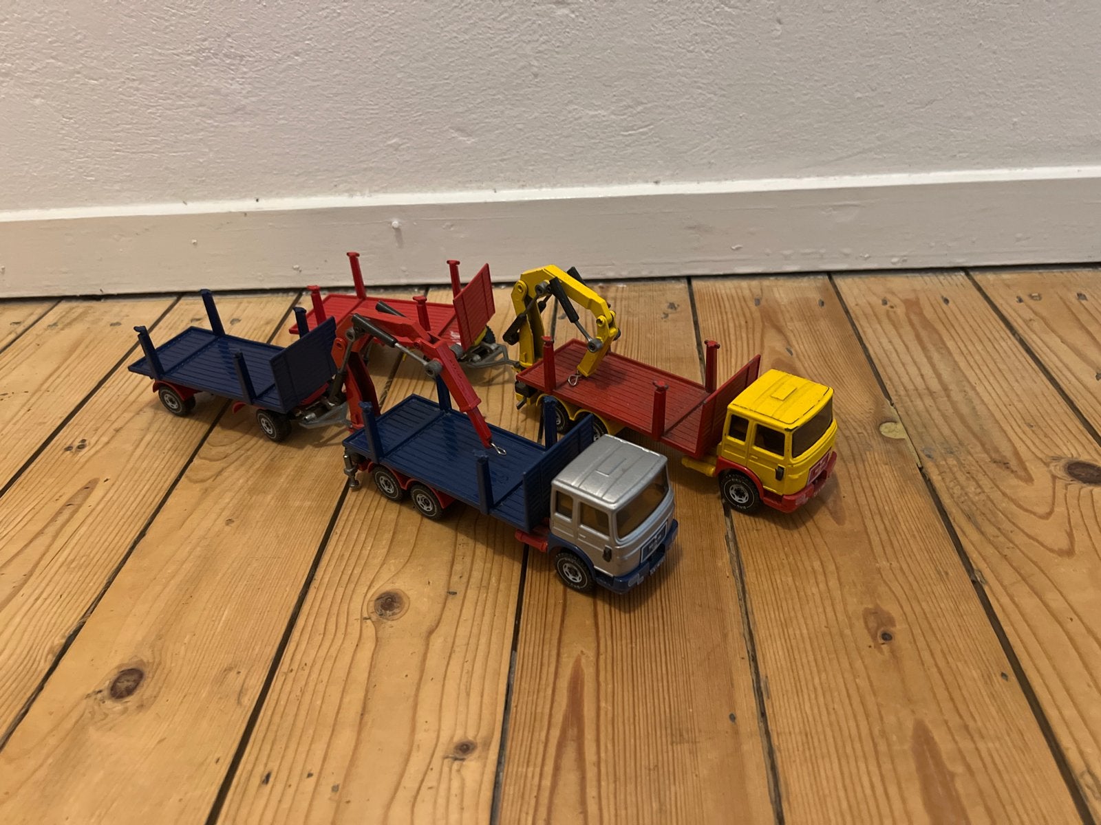 Man 2x siku met aanhangers, Hobby en Vrije tijd, Modelauto's | 1:50, Ophalen of Verzenden, Zo goed als nieuw
