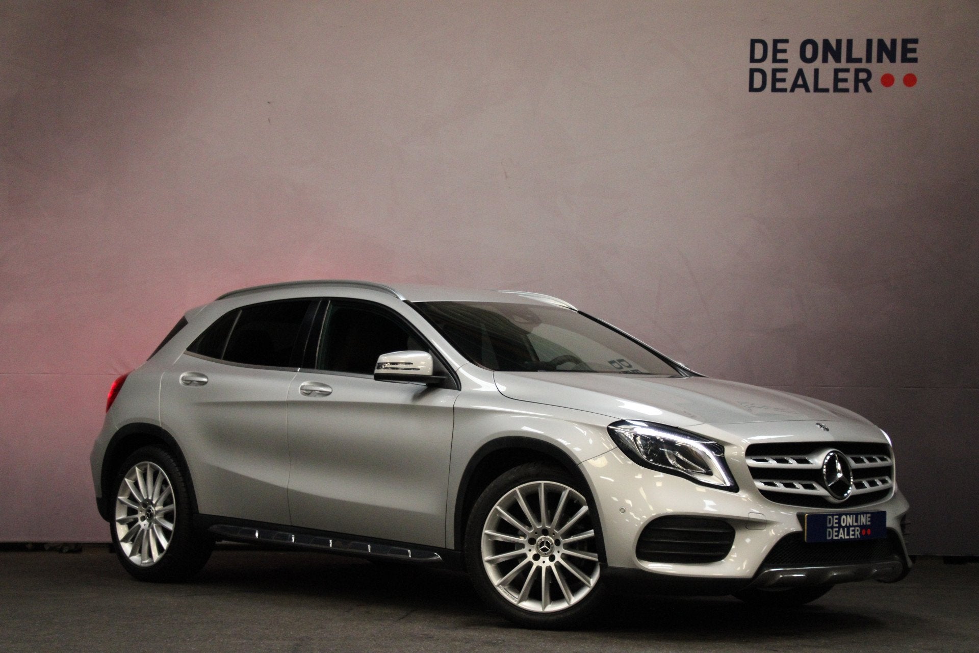 Mercedes-Benz GLA 200 AMG Edition |Camera|HarmanKardon|Leder, Gebruikt, Euro 6, Bedrijf, 1335 kg