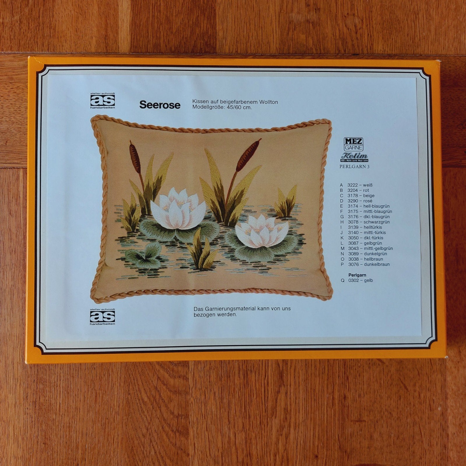 Vintage Borduurpakket Kussen Waterlelie (Seerose) 45x60cm, Ophalen of Verzenden, Zo goed als nieuw, Handborduren, Borduurpakket