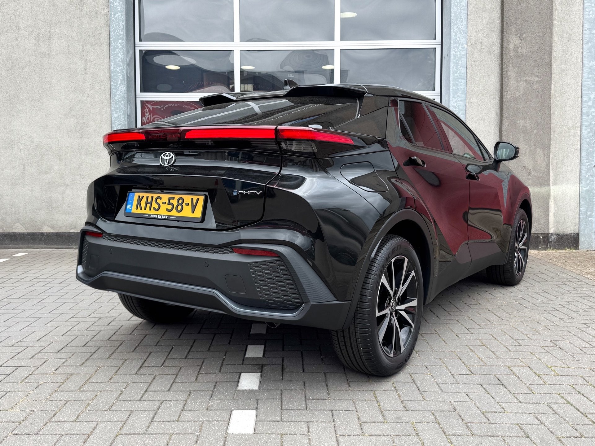 Toyota C-HR 2.0 Plug-in Hybrid 220 Dynamic|Nieuw|Navi|Camera, 12 maanden, Stof, 4 cilinders, Zwart