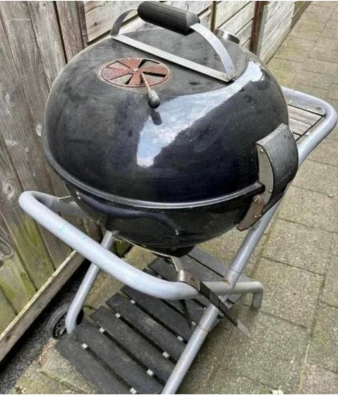 Bbq Barbeque outdoorchef 57 cm+meubel+ingebouwde thermometer, Ophalen, Gebruikt