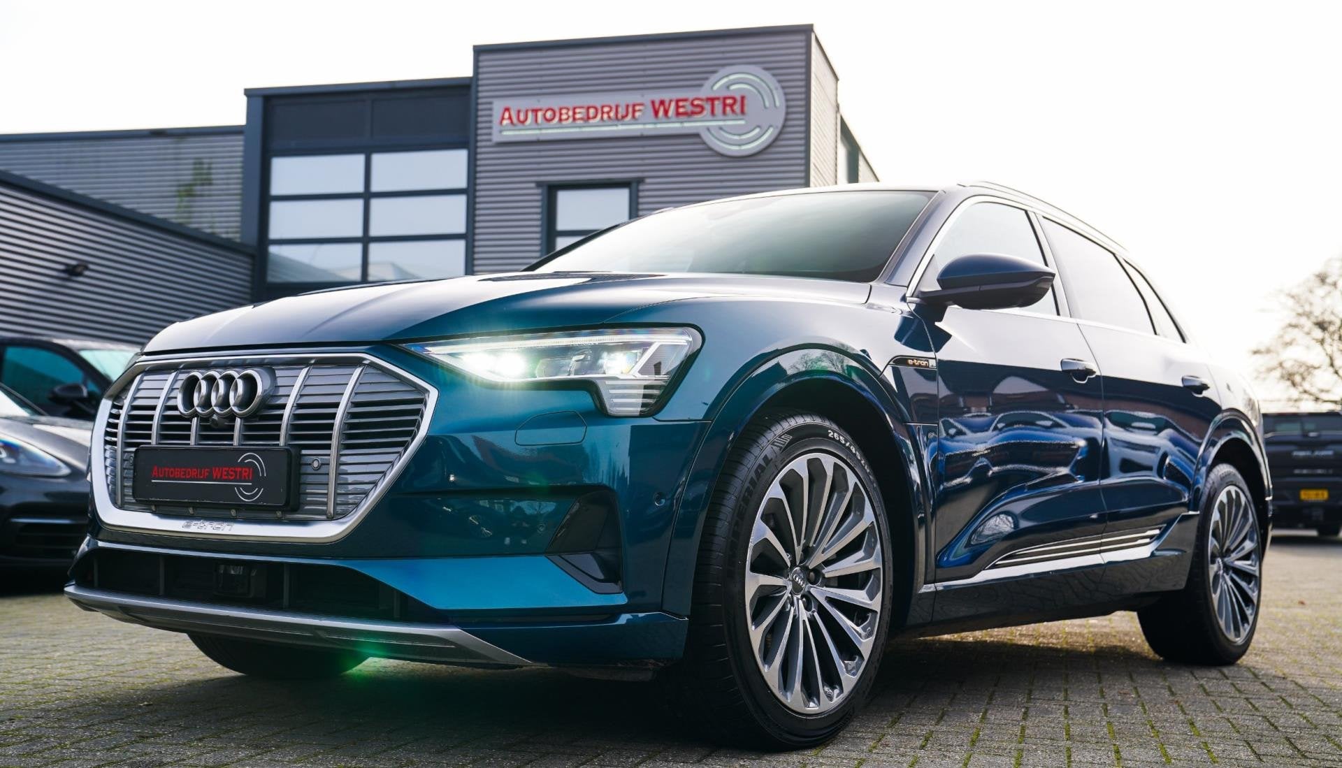Audi E-tron E-tron 55 quattro advanced 95 kWh | Luchtvering, Auto's, Audi, Automaat, 131 €/maand, Zwart, 95 kWh