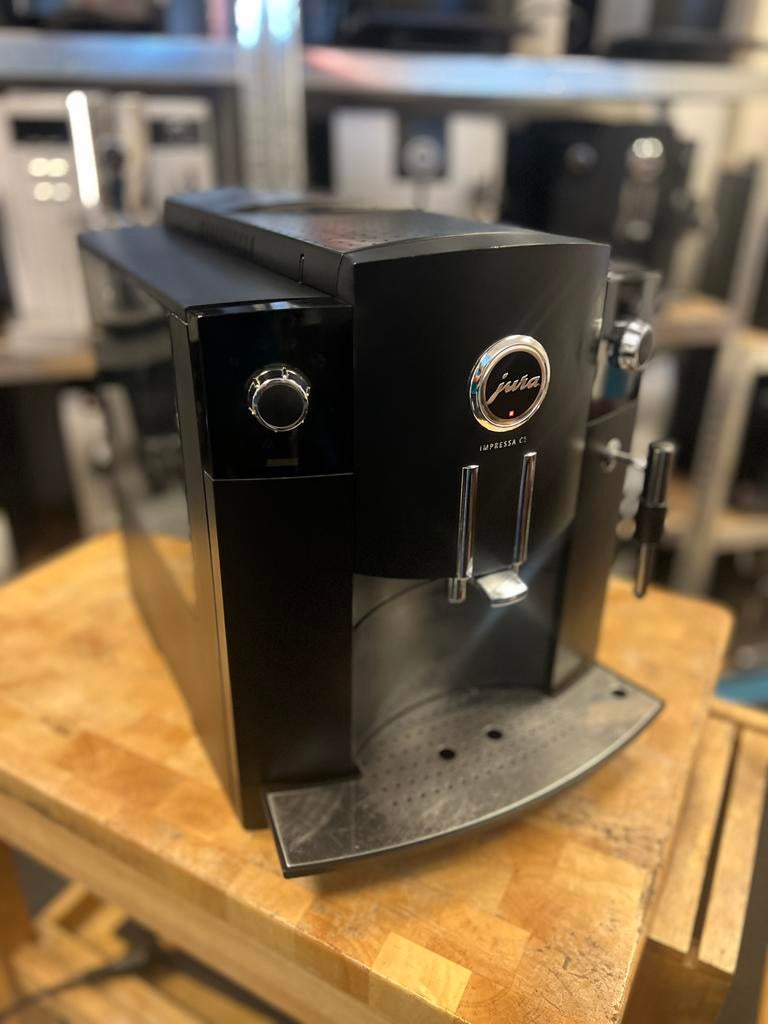 Jura c 5, Info@jura.com, Postadres fabrikant: Jura-Strasse 1 4626 Niederbuchsiten Zwitserland, 10 kopjes of meer, Koffiemachine