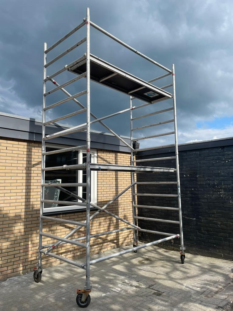 Rolsteiger werkhoogte 10,2 meter, Doe-het-zelf en Verbouw, Steigers, Ophalen, Gebruikt, Rolsteiger of Kamersteiger, 5 meter of hoger