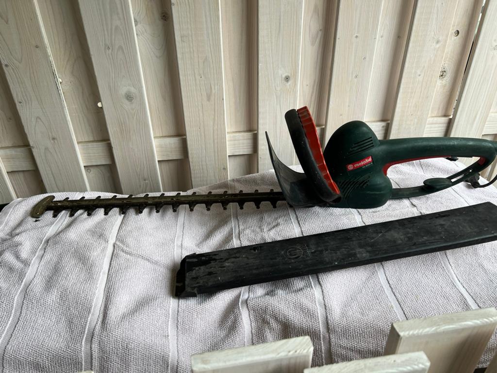 Wegens omstandigheden te koop: 2 heggescharen, 1 kettingzaag, Ophalen, Gebruikt, Elektrisch
