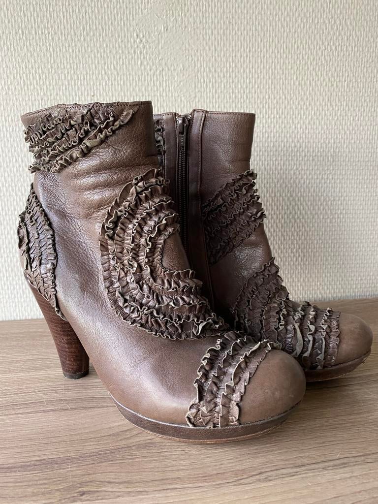 Unieke Chie Mihara enkellaarsjes z.g.a.n., Kleding | Dames, Schoenen, Bruin, Lage of Enkellaarzen, Ophalen of Verzenden, Zo goed als nieuw