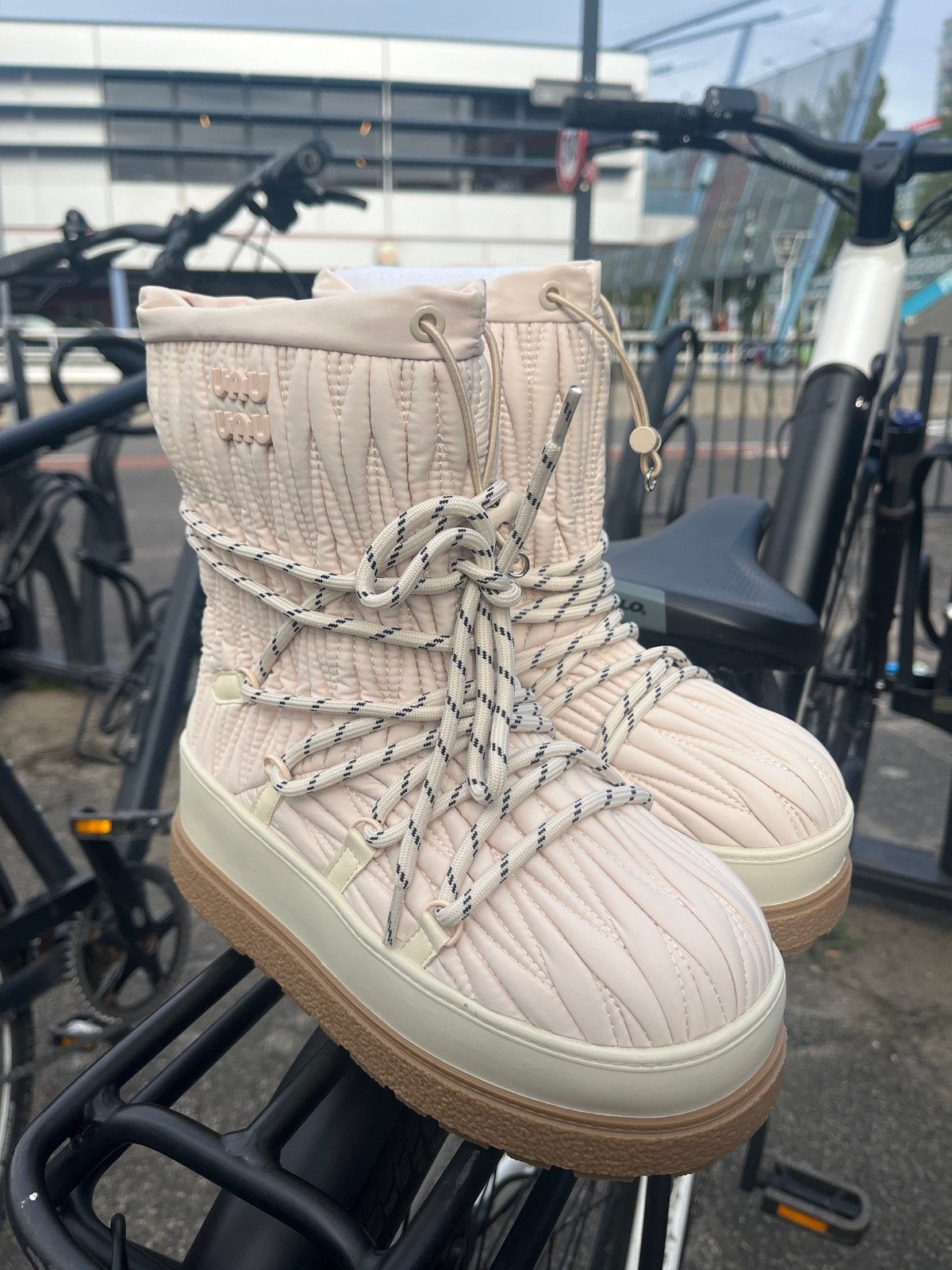 Miu Miu Snowboots - Nieuw, Kleding | Dames, Beige, Snowboots, Nieuw, Ophalen of Verzenden